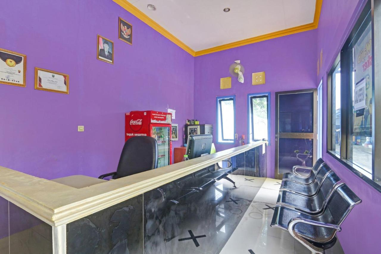 Oyo 90796 Hotel Mulya Indah Tambakmulya Bagian luar foto
