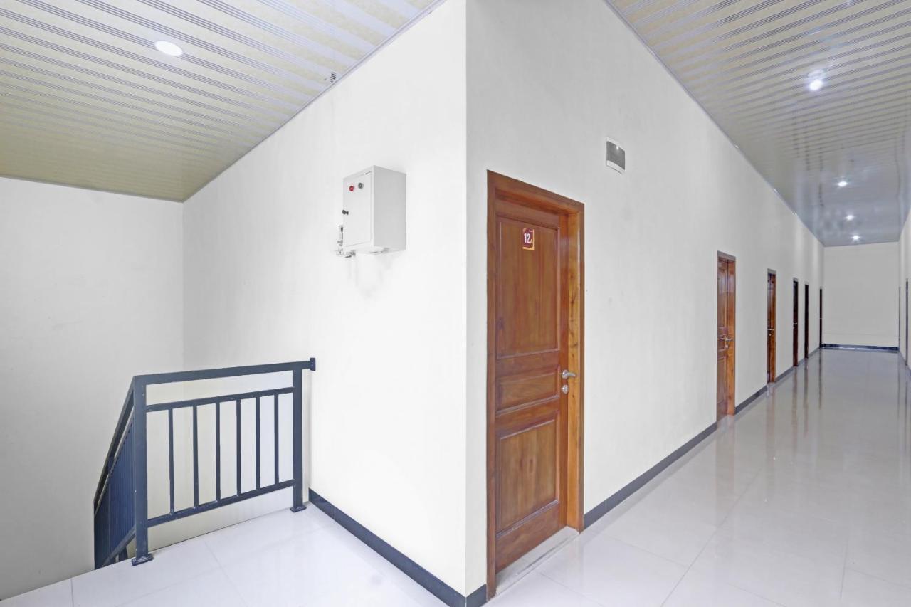 Oyo 90796 Hotel Mulya Indah Tambakmulya Bagian luar foto
