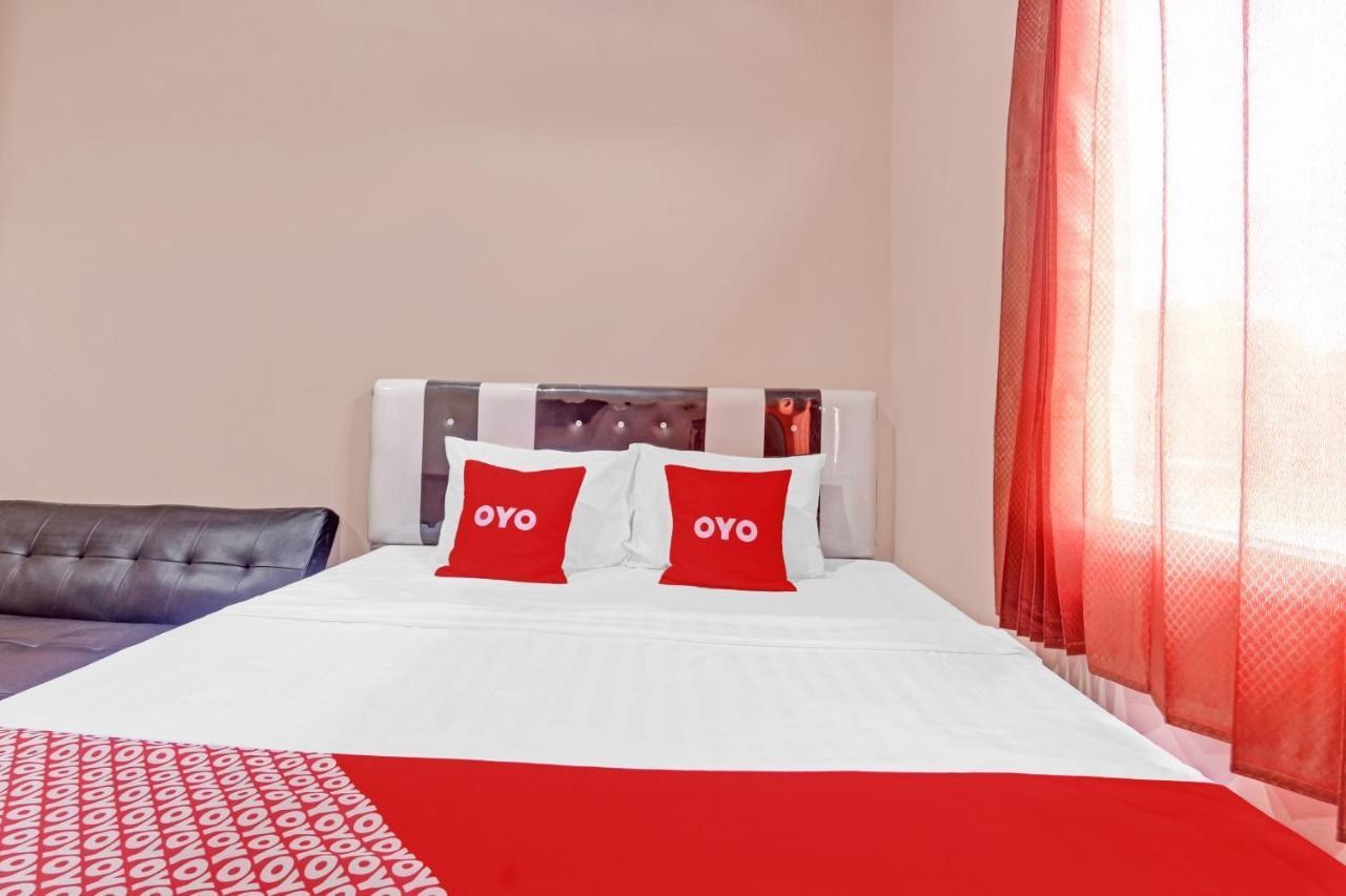 Oyo 90796 Hotel Mulya Indah Tambakmulya Bagian luar foto