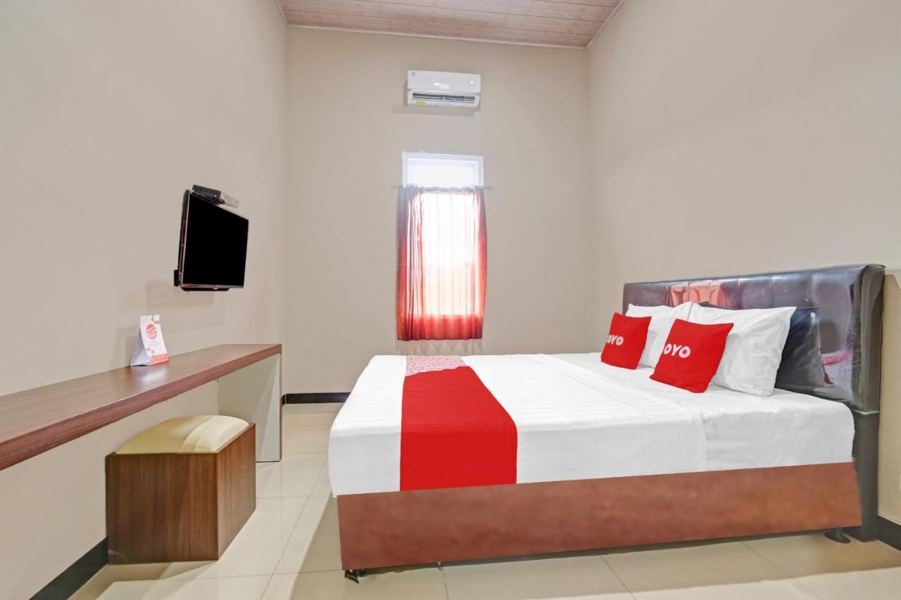 Oyo 90796 Hotel Mulya Indah Tambakmulya Bagian luar foto