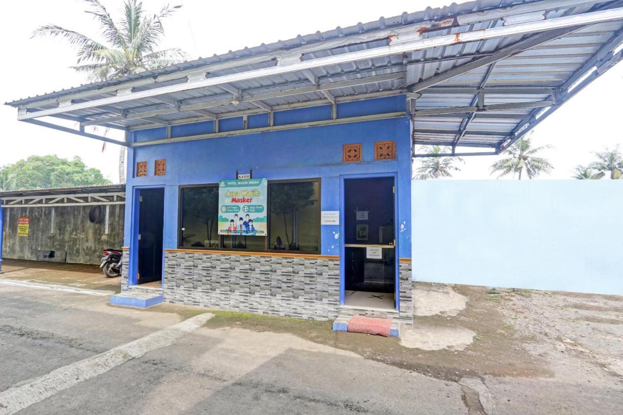 Oyo 90796 Hotel Mulya Indah Tambakmulya Bagian luar foto
