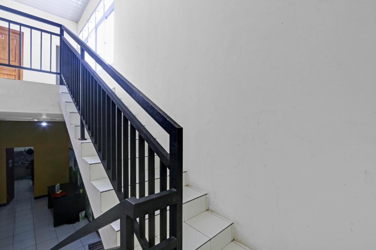 Oyo 90796 Hotel Mulya Indah Tambakmulya Bagian luar foto