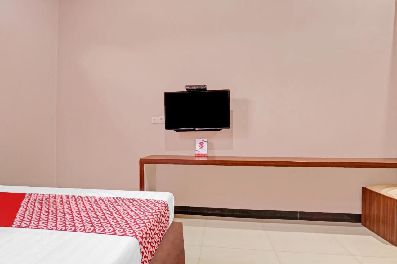 Oyo 90796 Hotel Mulya Indah Tambakmulya Bagian luar foto