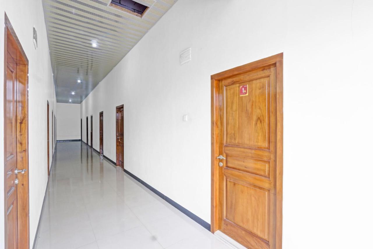 Oyo 90796 Hotel Mulya Indah Tambakmulya Bagian luar foto