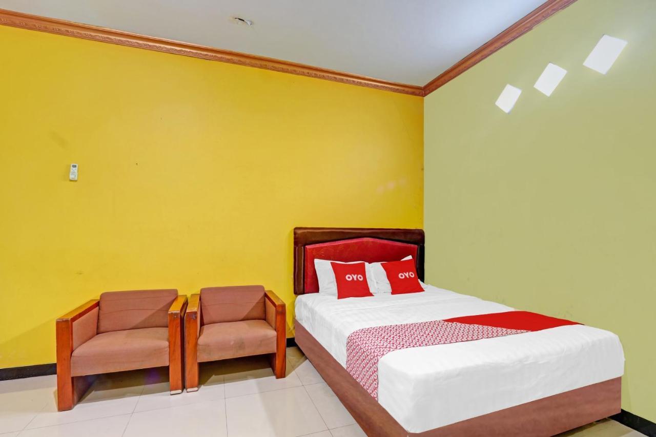 Oyo 90796 Hotel Mulya Indah Tambakmulya Bagian luar foto