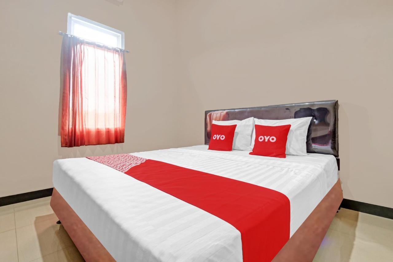 Oyo 90796 Hotel Mulya Indah Tambakmulya Bagian luar foto