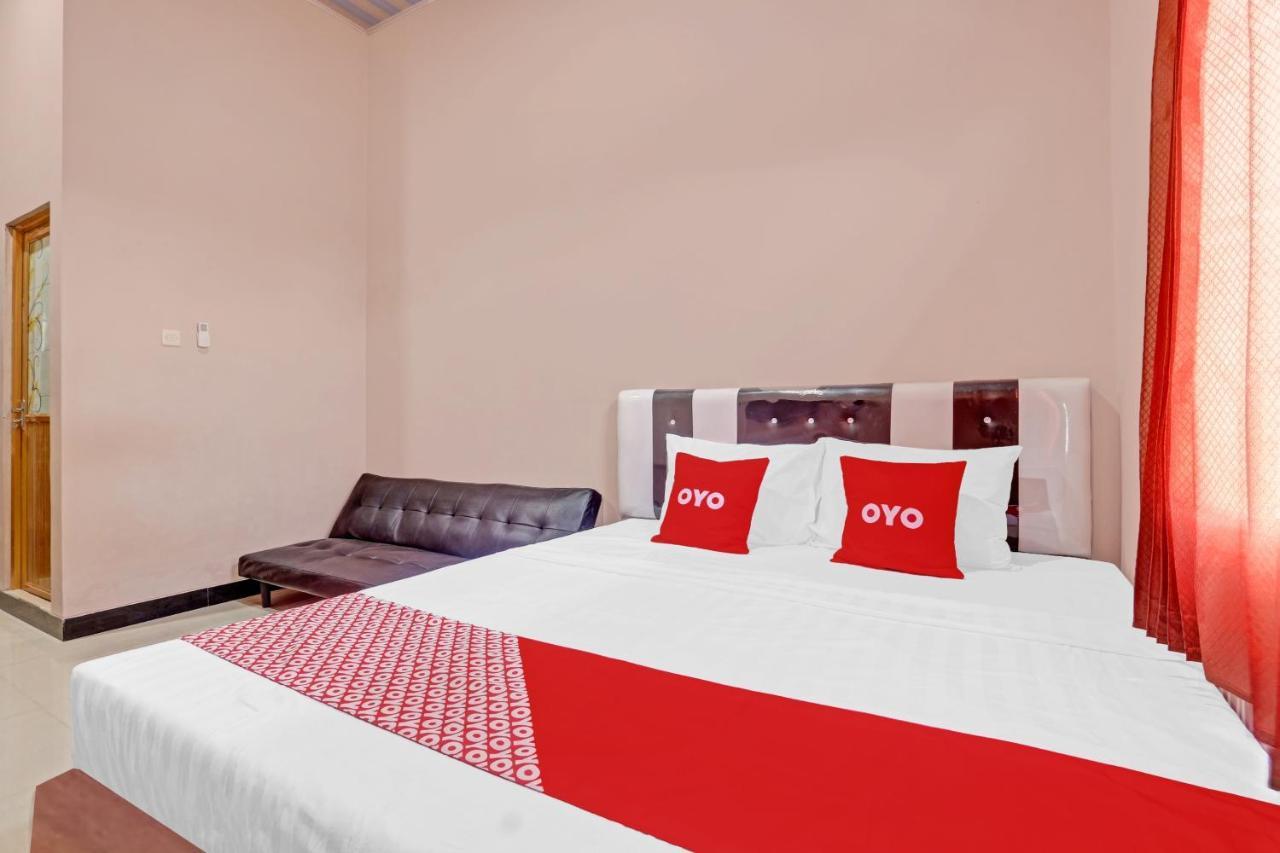 Oyo 90796 Hotel Mulya Indah Tambakmulya Bagian luar foto