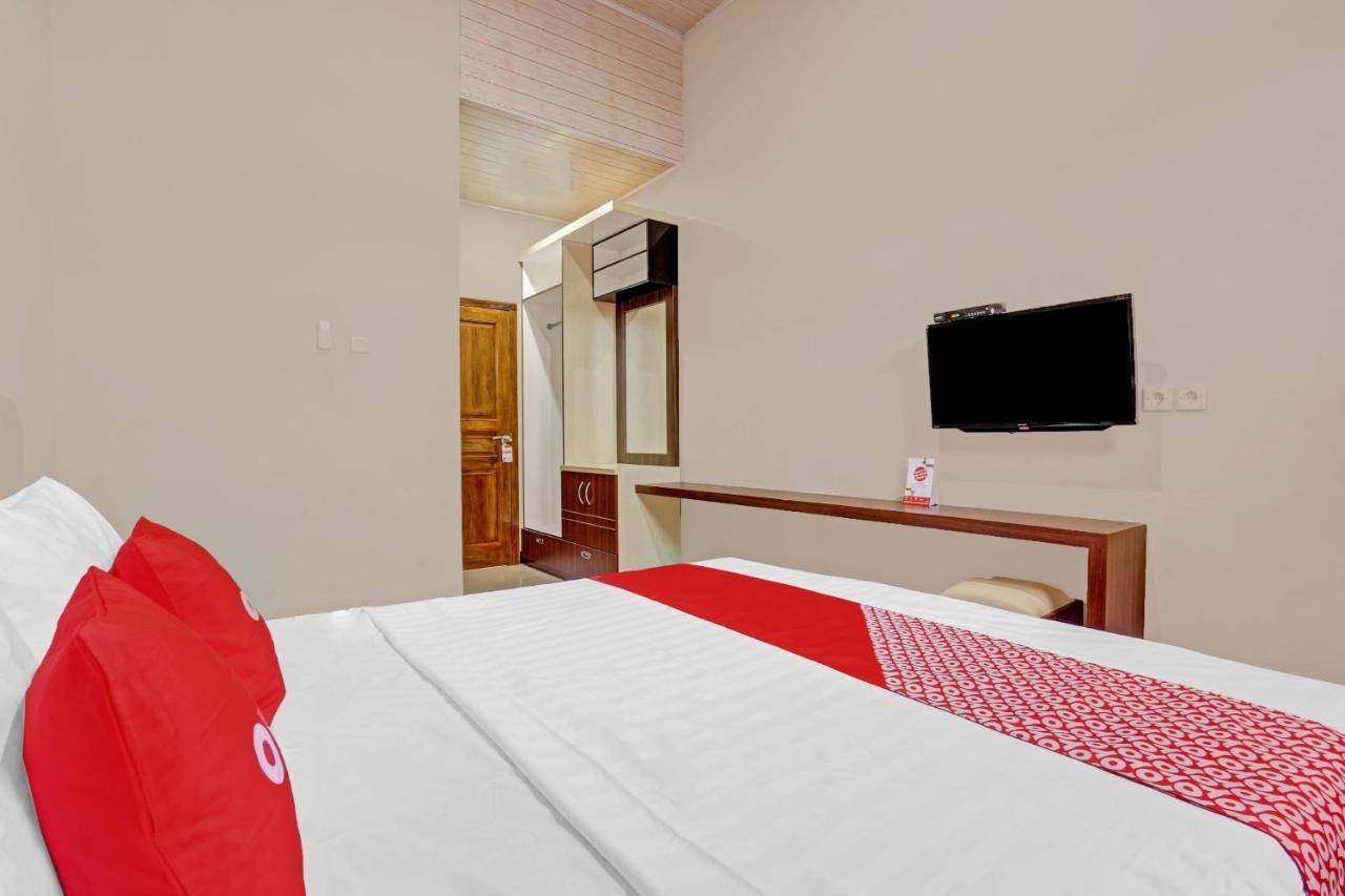 Oyo 90796 Hotel Mulya Indah Tambakmulya Bagian luar foto